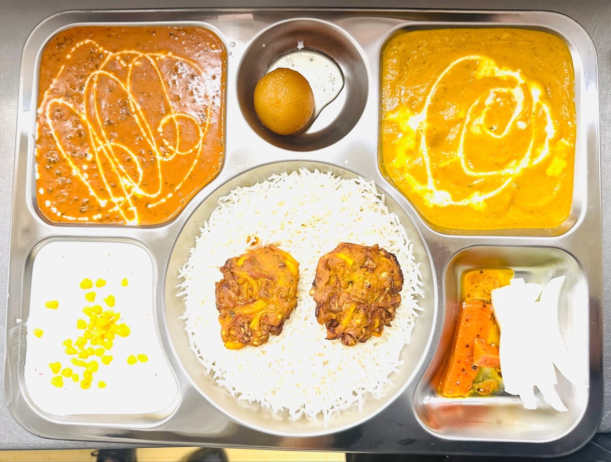 Apna Indian Kitchen Pizza & Curry 2